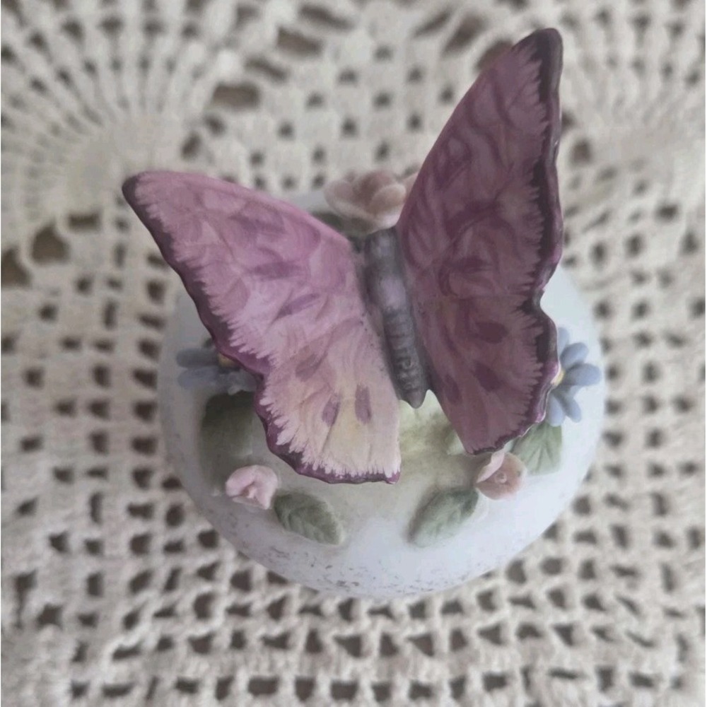 Vintage Lefton Trinket Box Porcelain Footed Butterfly Lidded Delicate Feminine